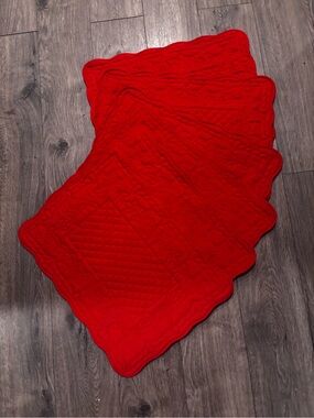 Red Quilted Placemat Set - Scalloped Edge